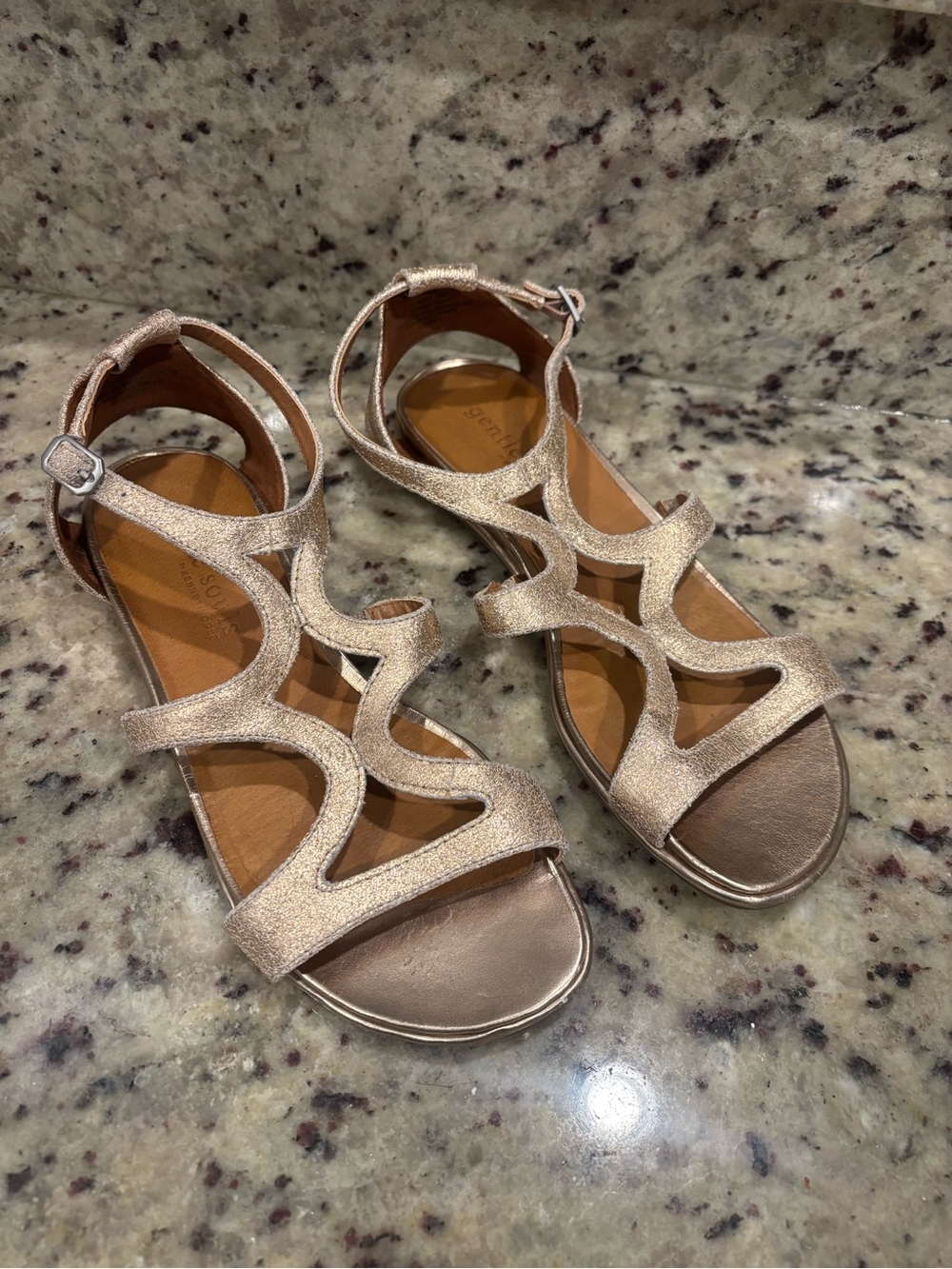 Kenneth Cole - Gentle Souls - Gladiator Sandals size 8 rose gold